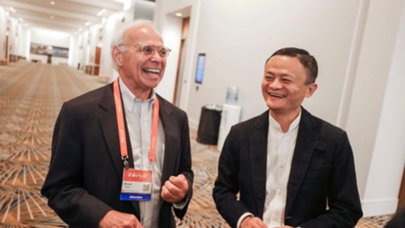 “马云,还记得1980年你在西湖边给我做过导游吗?”